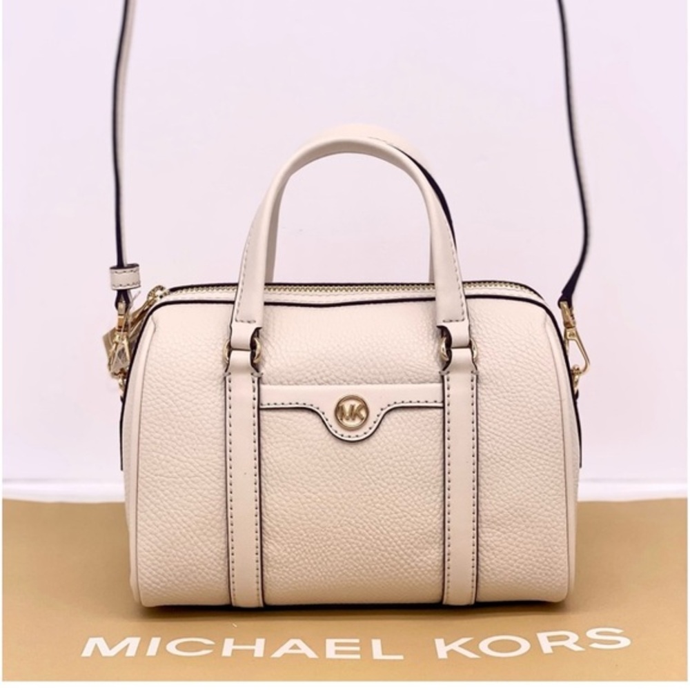 Michael Kors Travel Small
Duffle Leather Crossbody
Light Cream